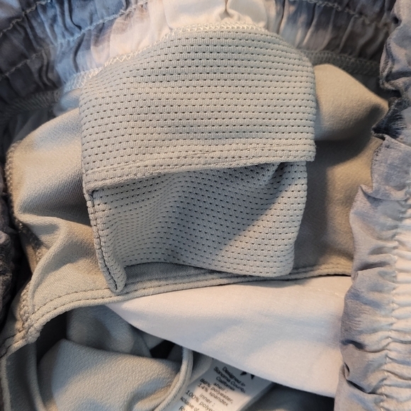 ATHLETA Gray Printed Running Shorts Size Small - Picture 6 of 11